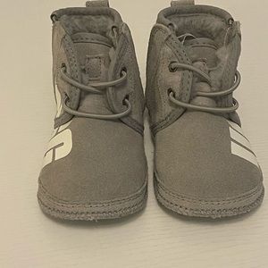Uggs lace up boots for infant sz 4/5